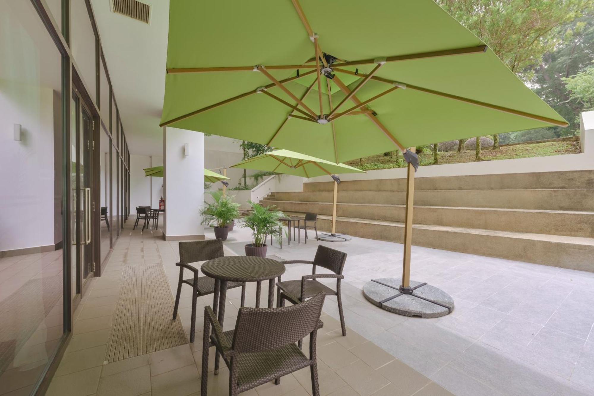 Khách sạn Changi Cove 4*